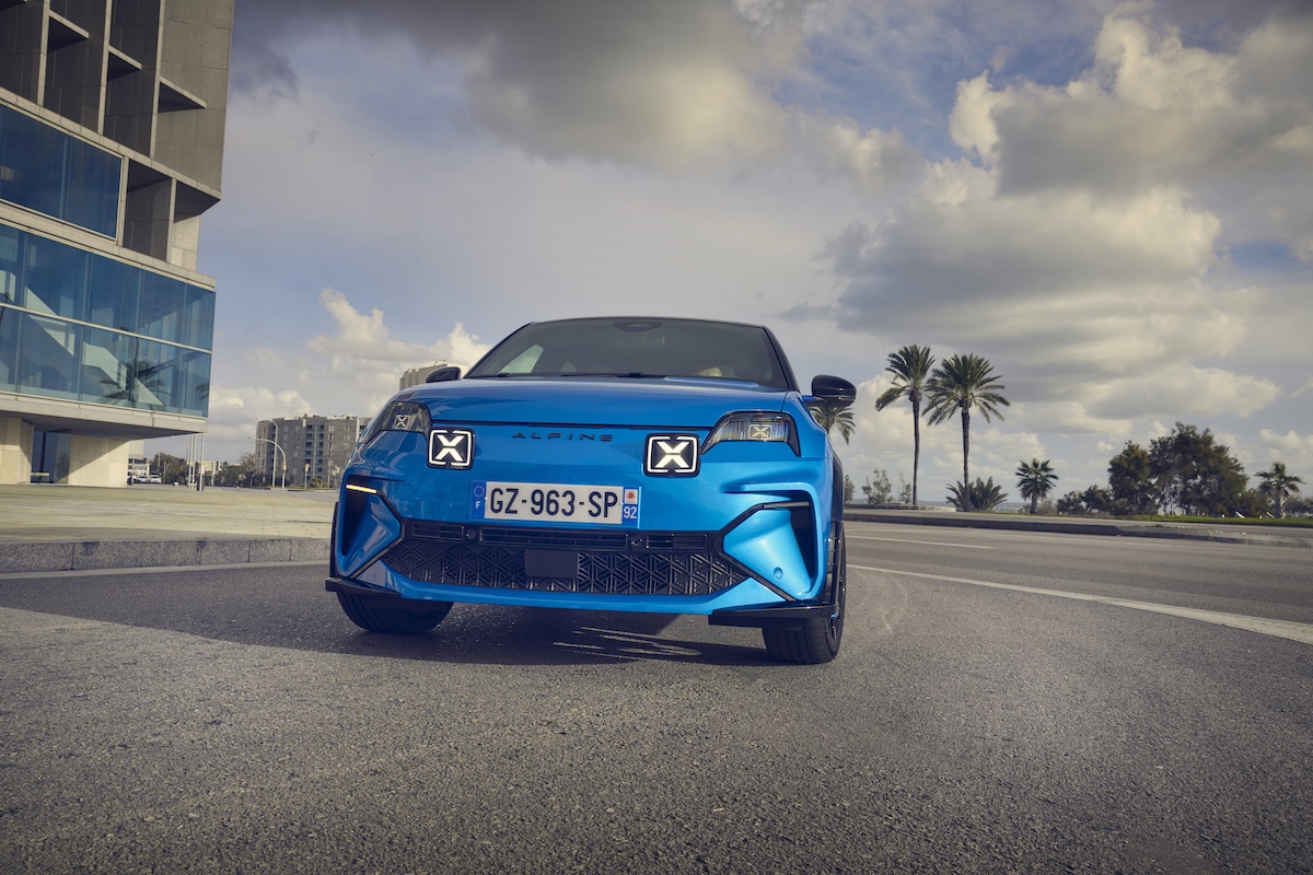 Alpine nuova A290: la hot hatch elettrica compatta che ridefinisce la sportività urbana