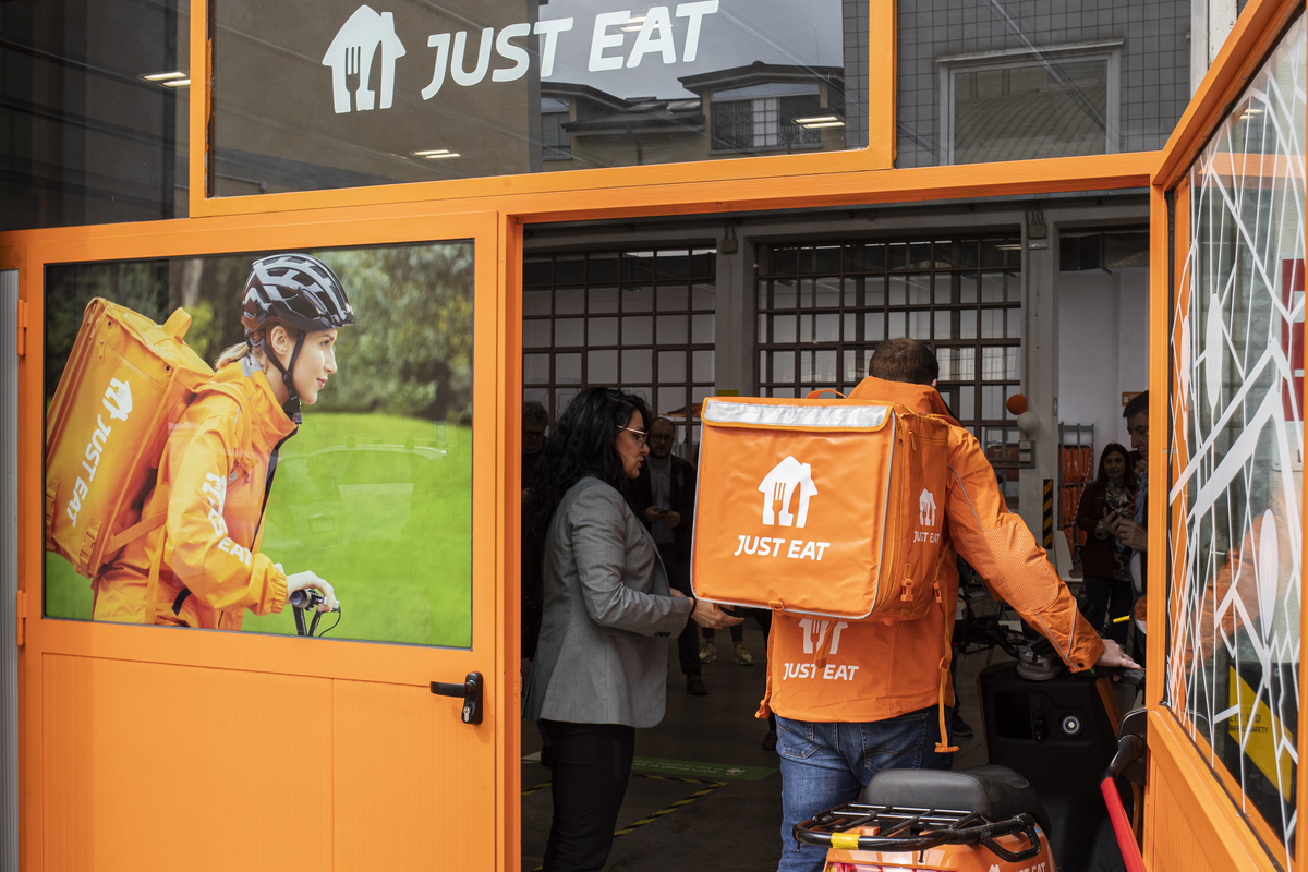 Just Eat manda a casa oltre 50 dipendenti: “Costano troppo, assumeremo all’estero” Just Eat manda a casa oltre 50 dipendenti: “Costano troppo, assumeremo all’estero”