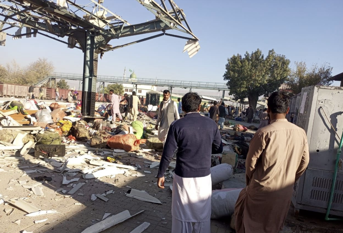 Attentato in Pakistan, esplosione nella stazione ferroviaria di Quetta: 24 morti e oltre 40 feriti Attentato in Pakistan, esplosione nella stazione ferroviaria di Quetta: 24 morti e oltre 40 feriti