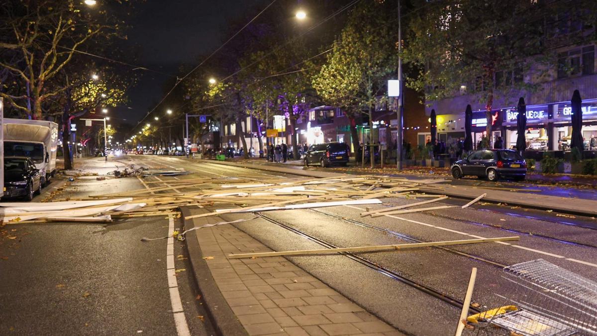 Amsterdam, violenti scontri tra Polizia e manifestanti pro Palestina | video Amsterdam, violenti scontri tra Polizia e manifestanti pro Palestina | video