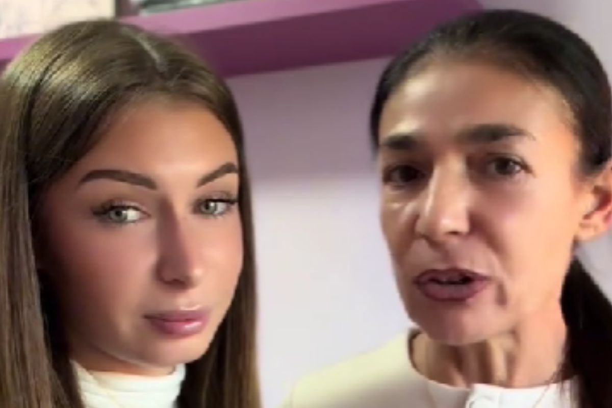 Elisa Esposito e la madre rispondono alle polemiche: “Meglio OnlyFans che spaccarsi la schiena lavorando 8 ore al giorno” Elisa Esposito e la madre rispondono alle polemiche: “Meglio OnlyFans che spaccarsi la schiena lavorando 8 ore al giorno”