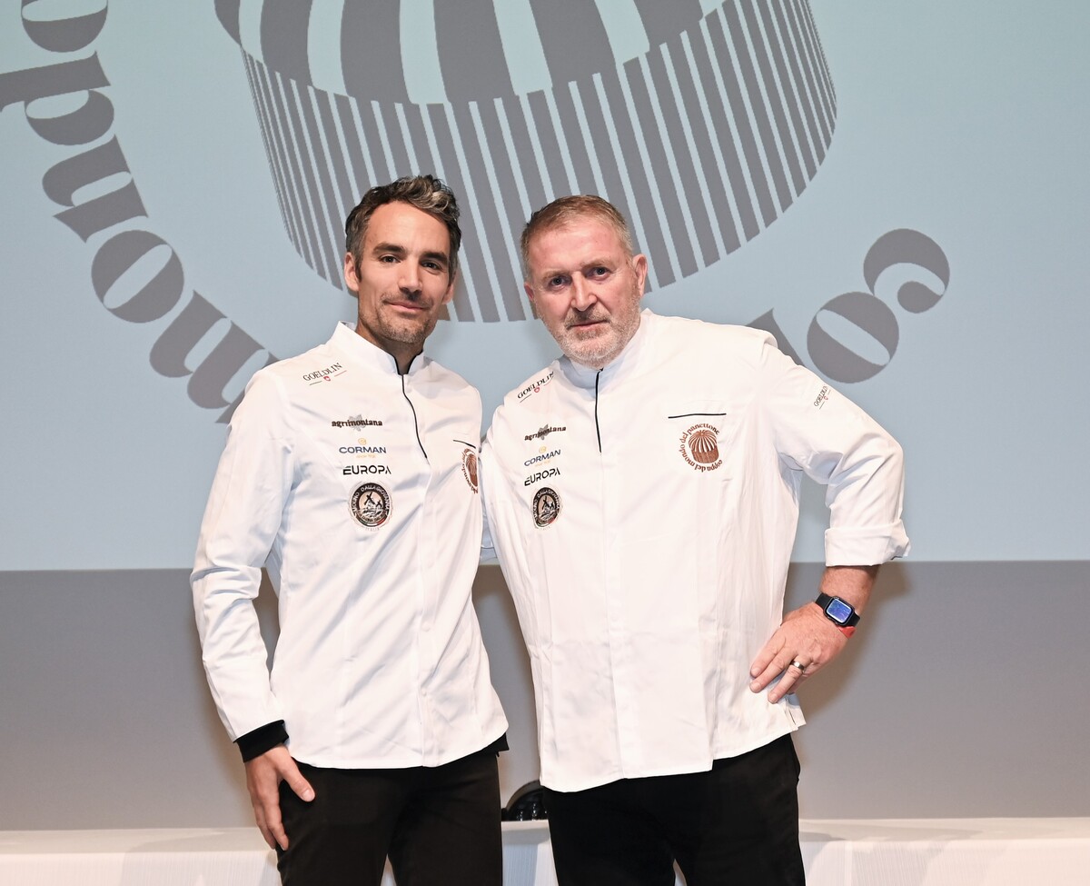 Coppa del Mondo del Panettone 2024 un simbolo che unisce il mondo Coppa del Mondo del Panettone 2024 un simbolo che unisce il mondo
