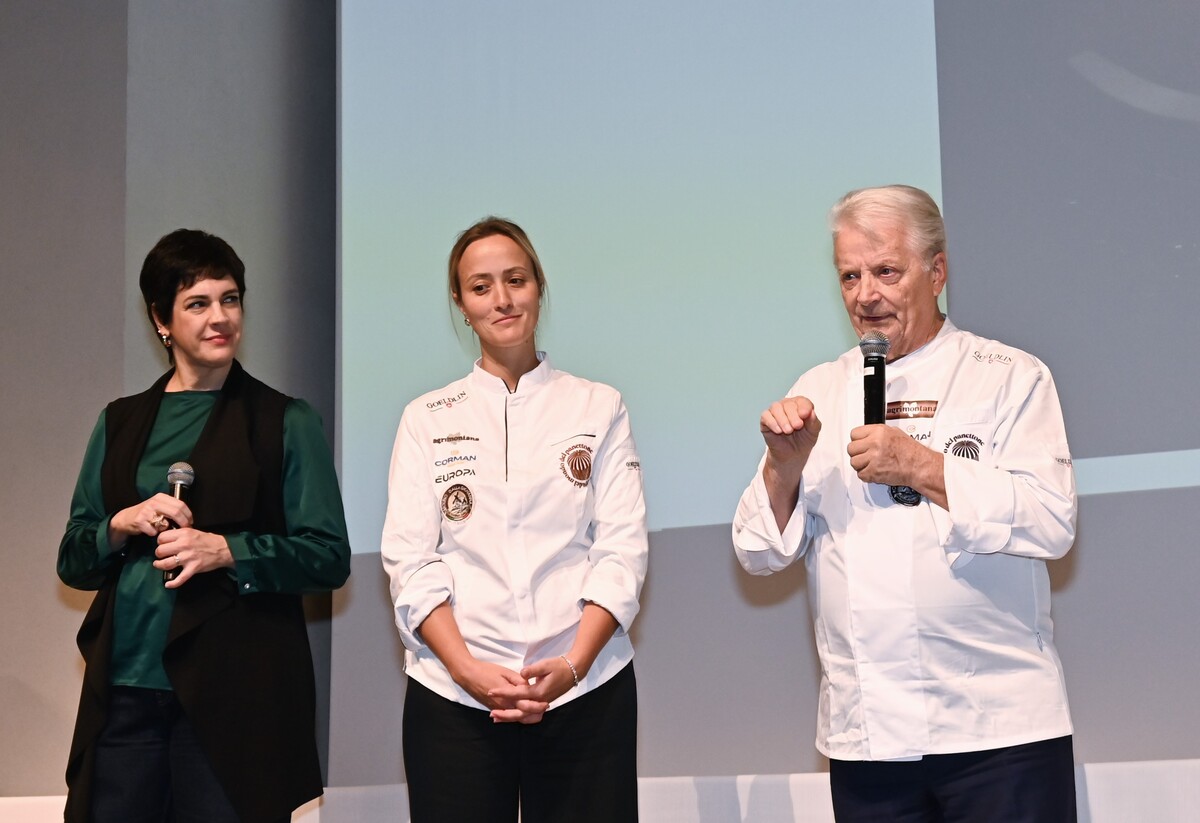 Coppa del Mondo del Panettone 2024 un simbolo che unisce il mondo Coppa del Mondo del Panettone 2024 un simbolo che unisce il mondo