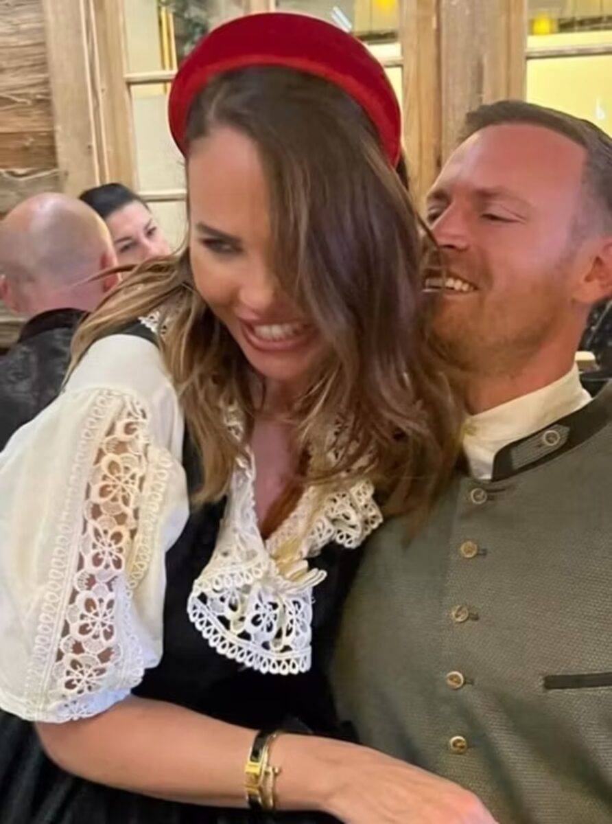 Ilary Blasi è incinta di Bastian Muller? Intanto lui le accarezza il pancino