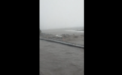 Alluvione  in Sicilia; l’acqua trascina le auto in mare a Riposto | video