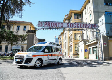 Reggio Emilia, sedicenne va fuori di testa in ospedale: aggrediti medici e infermieri. E il decreto contro le violenze sul personale diventa legge