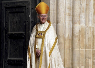 Welby ha coperto per anni un pedofilo. Scandalo sessuale nella Chiesa, si dimette l’arcivescovo di Canterbury