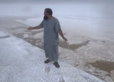 Arabia Saudita, incredibile: nevica nel deserto. Ecco il video con la sabbia coperta di bianco