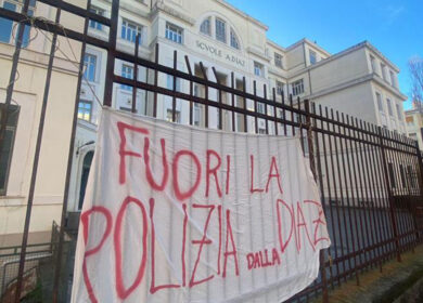 Genova, devastata l’ex scuola Diaz del G8. Il preside: “Danni per 27mila euro, ora gli occupanti pagheranno”