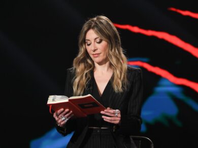 Belve ospiti Francesca Fagnani su Rai2: due ufficiali, spunta uno clamoroso (oltre a Giambruno). Nomi, retroscena e aggiornamenti