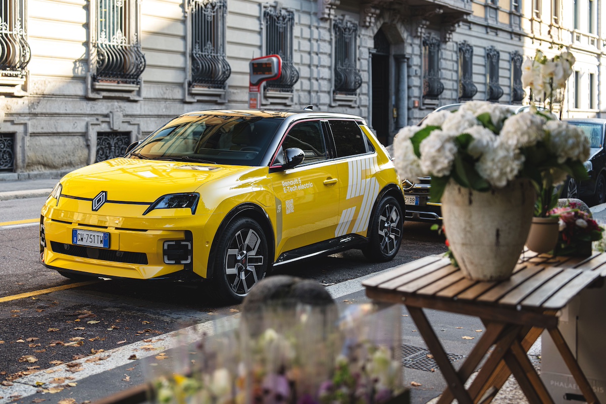 R5 INVA5ION: la nuova Renault R5 conquista l’Italia con stile e ironia R5 INVA5ION: la nuova Renault R5 conquista l’Italia con stile e ironia