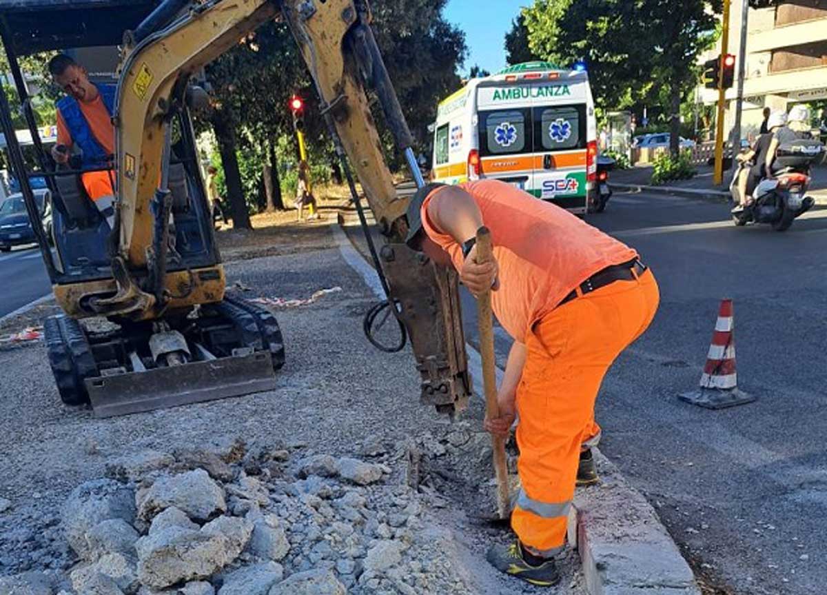 Roma: tangenti per lavori stradali, Gualtieri al contrattacco: il Comune nomina una commissione ispettiva per il controllo dell’asfalto Roma: tangenti per lavori stradali, Gualtieri al contrattacco: il Comune nomina una commissione ispettiva per il controllo dell’asfalto