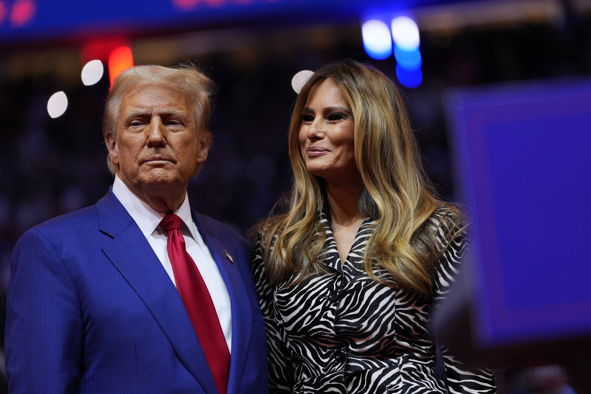 Usa, Melania non va alla Casa Bianca dai Biden con Trump. “Hanno frugato nel mio cassetto delle mutande”