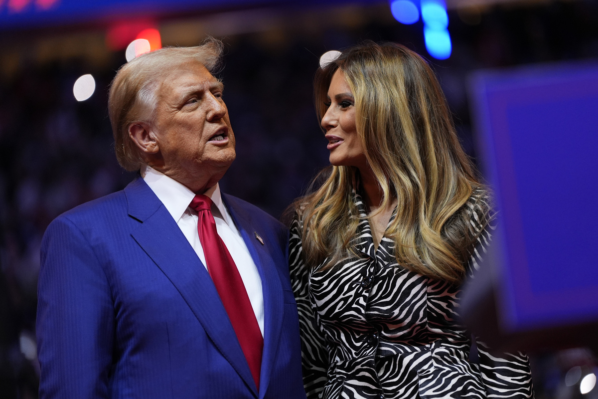 Usa, Melania non va alla Casa Bianca dai Biden con Trump. “Hanno frugato nel mio cassetto delle mutande”
