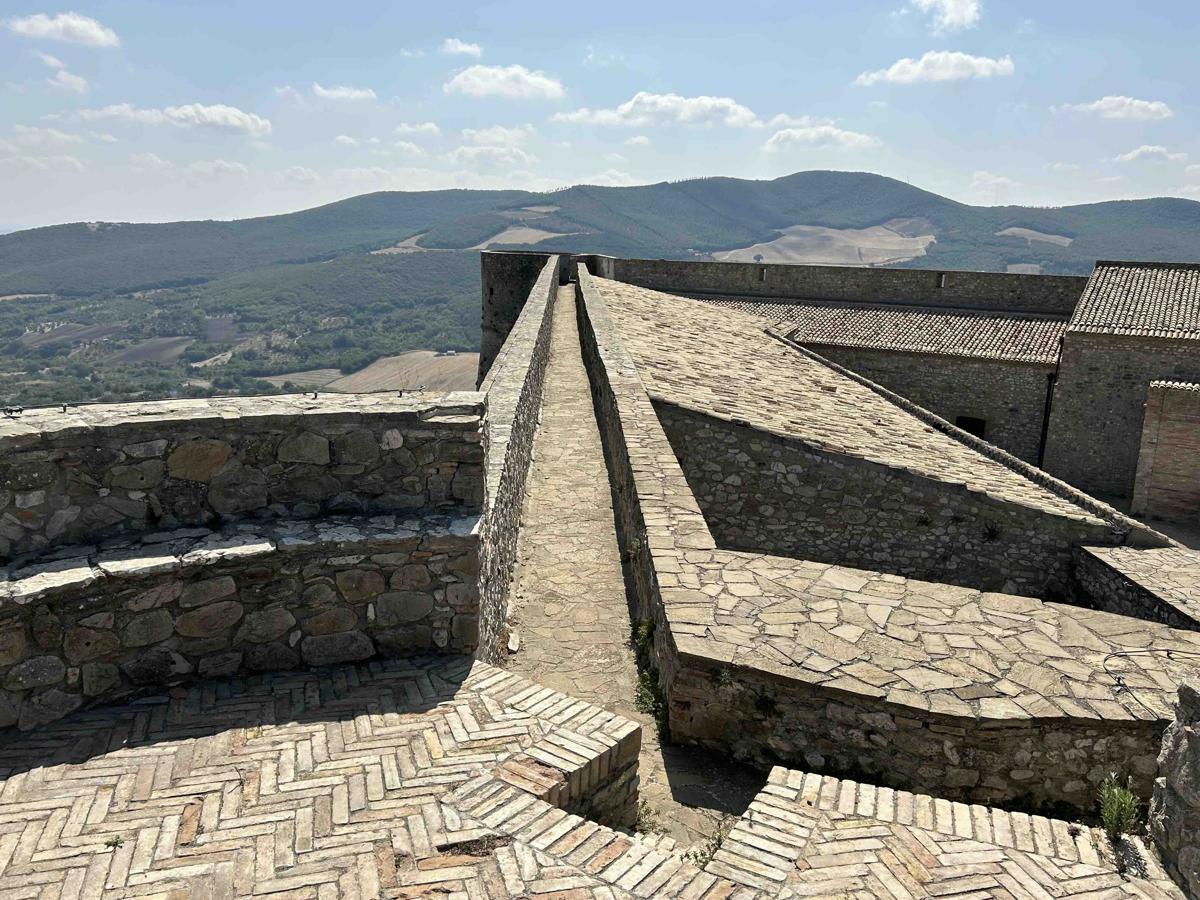 Monti Dauni, nuova vita per il Castello di Deliceto (Fg)