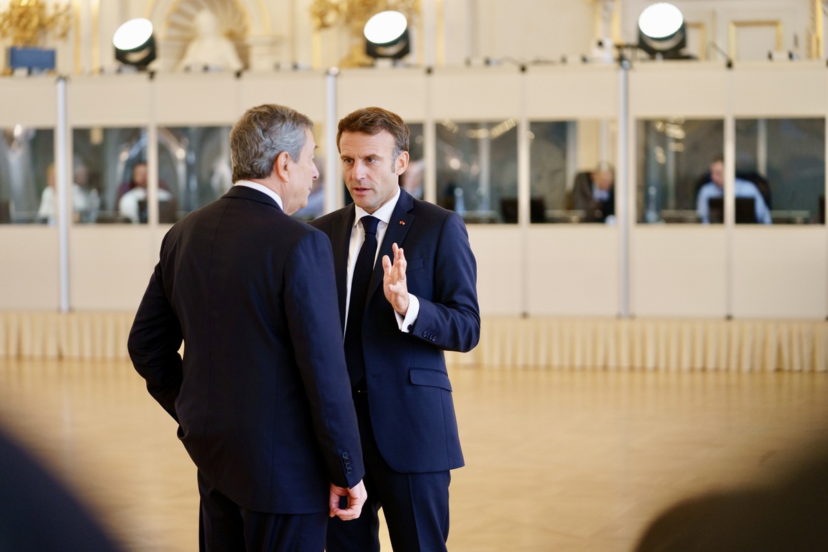 Macron-Draghi, l’incontro a Parigi dopo la nomina di Trump: “Rilanciamo l’Ue, ma bisogna fare in fretta”