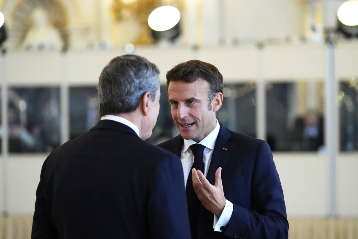Macron-Draghi, l’incontro a Parigi dopo la nomina di Trump: “Rilanciamo l’Ue, ma bisogna fare in fretta”