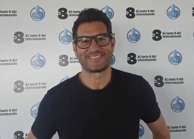 Enrico Papi, la Pop Media Production non decolla: i debiti schizzano da 128mila euro ad oltre 2,8 milioni di euro 