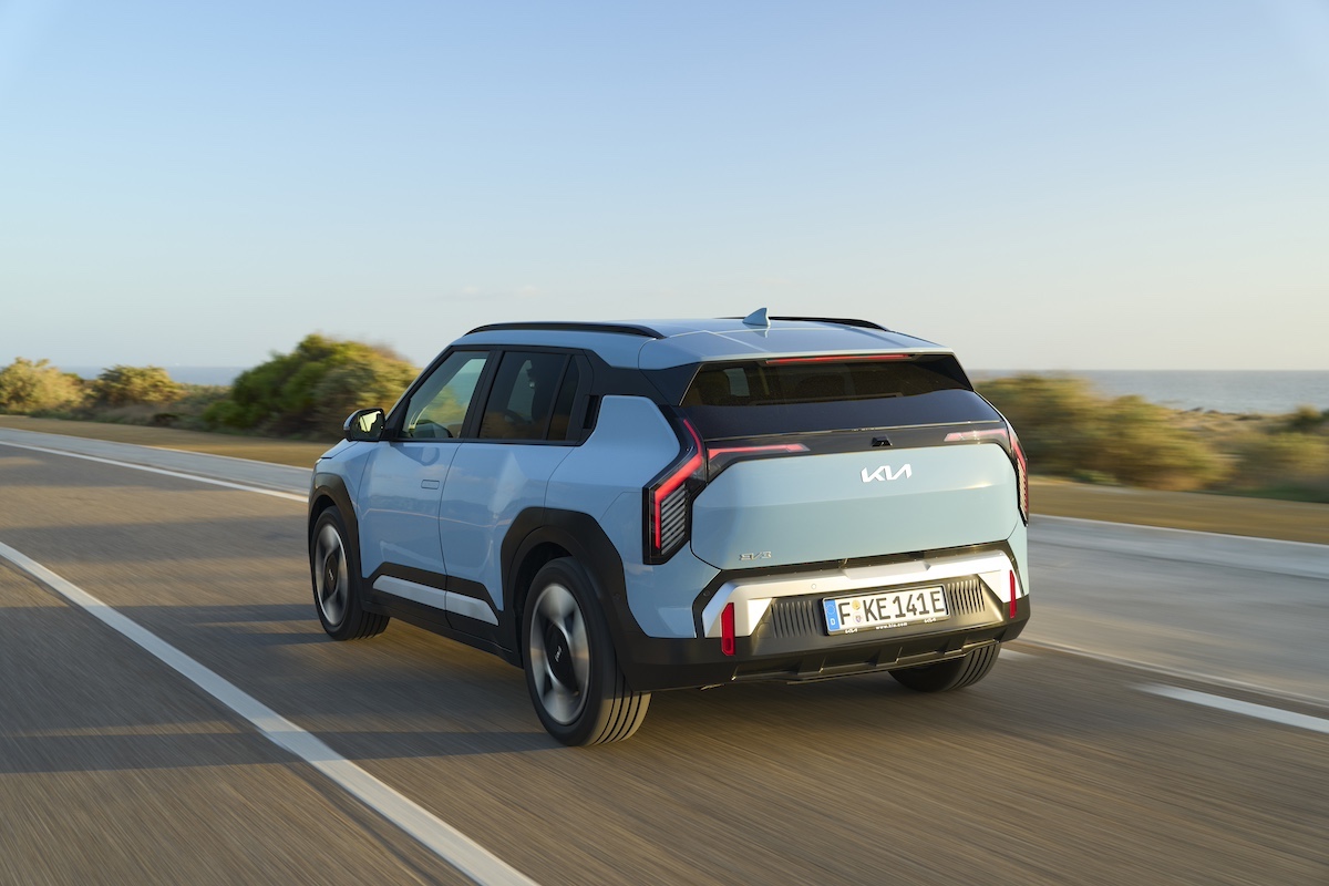 Kia EV3: Il SUV elettrico compatto che ridefinisce il segmento in Europa Kia EV3: Il SUV elettrico compatto che ridefinisce il segmento in Europa