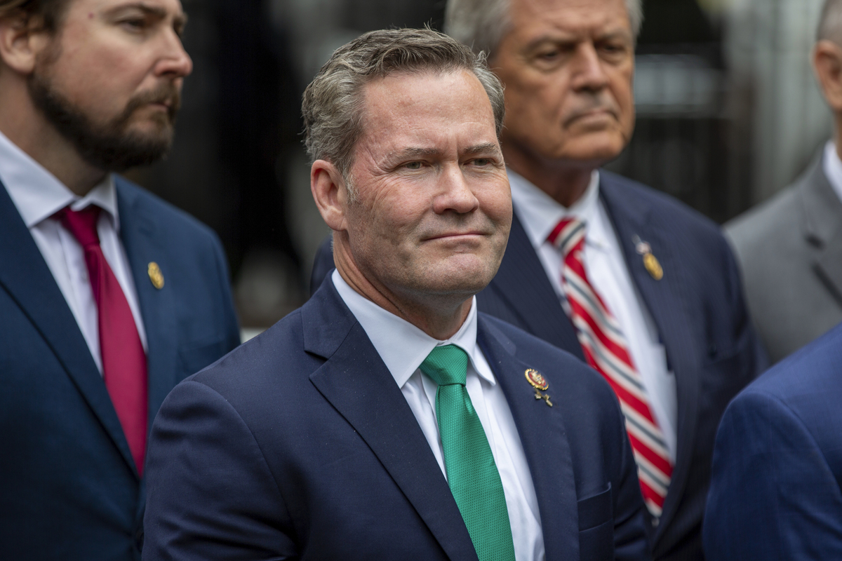 Trump affida il Pentagono a un conduttore tv. Pete Hegseth, il 44enne alle prime armi. I repubblicani: “Ma chi è?”