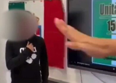 Saluto fascista al liceo Scientifico Avogadro di Roma con l’inno di Mameli: ragazzi e docenti convocati dalla preside