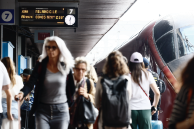 Treni, salgono i prezzi dei biglietti. Mazzata natalizia per studenti e lavoratori fuori sede: fino a 345 euro per tornare a casa