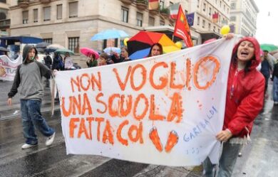 Sciopero scuola 15 novembre 2024, lezioni a rischio: si fermano insegnanti e personale ATA