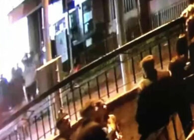 Santo Romano, 19enne ucciso per una scarpa: ecco il momento dell’omicidio e della disperazione degli amici | Video