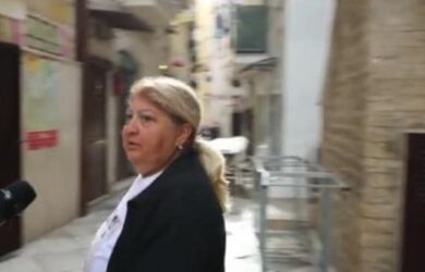 Telai senza orecchiette in segno di protesta: le pastaie di Bari Vecchia incrociano le braccia | Video