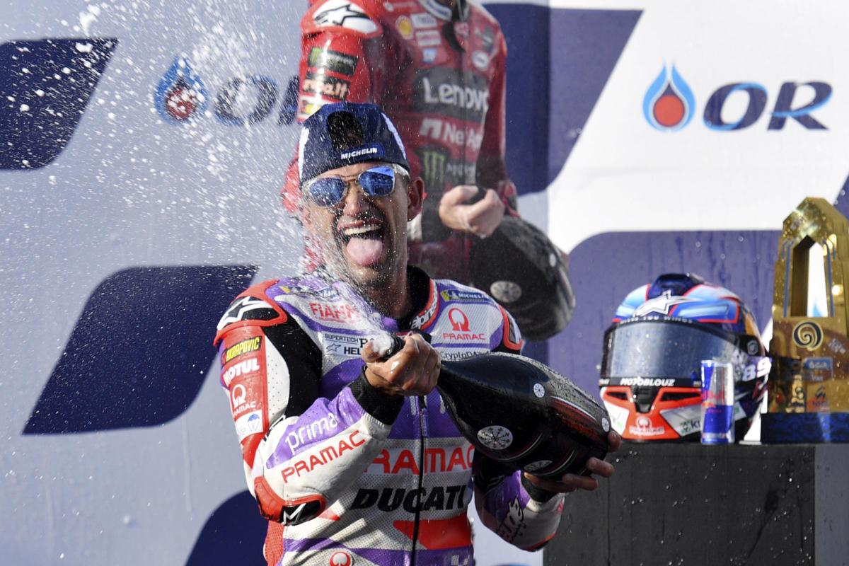 MotoGp, Bagnaia vince per l’undicesima volta ma Martin diventa campione del mondo MotoGp, Bagnaia vince per l’undicesima volta ma Martin diventa campione del mondo