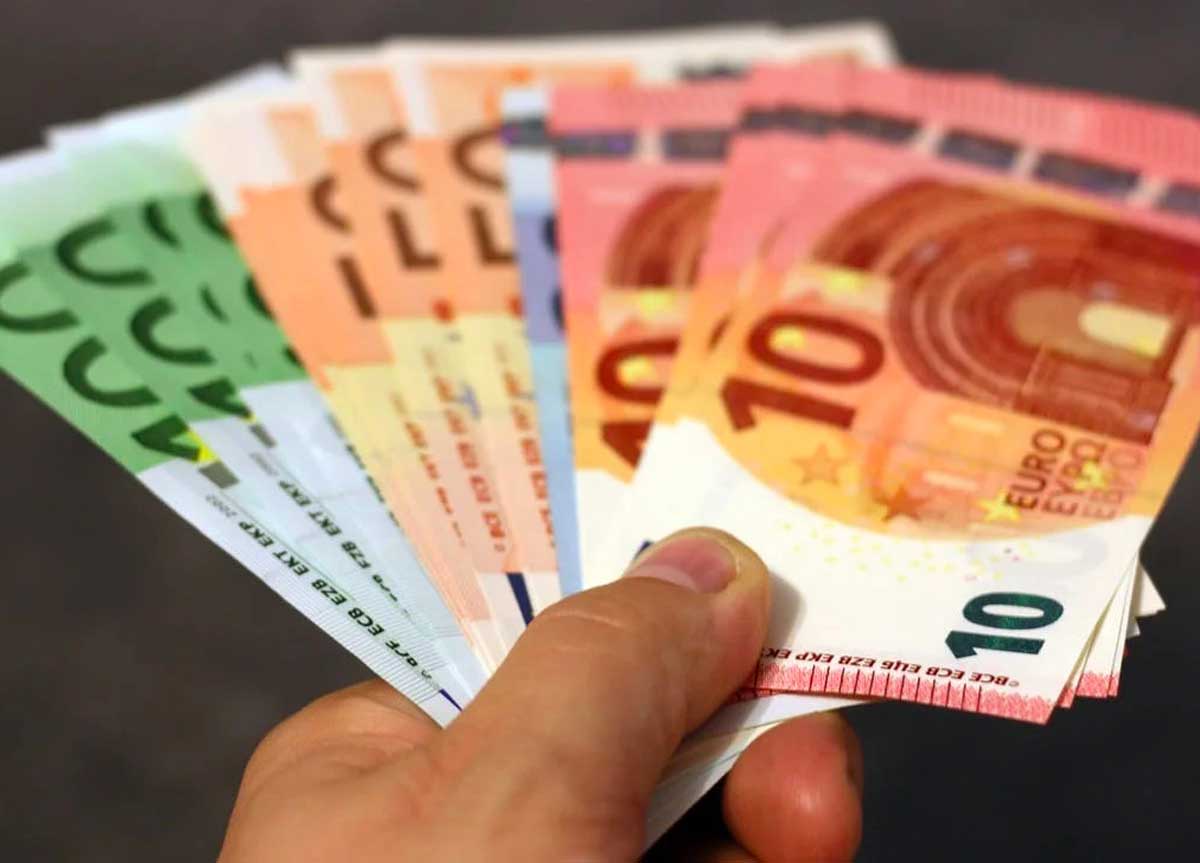 Regione Lazio: Piccolo Credito e Basket Bond, i conti non tornano. In 8 mesi approvate 6 pratiche di finanziamento. Top secret chi ha preso il denaro Regione Lazio: Piccolo Credito e Basket Bond, i conti non tornano. In 8 mesi approvate 6 pratiche di finanziamento. Top secret chi ha preso il denaro