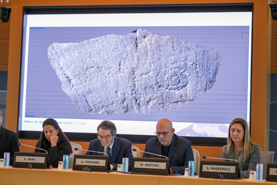 Il ritiro dei ghiacciai in Valtellina fa emergere le incisioni rupestri più alte d’Europa Il ritiro dei ghiacciai in Valtellina fa emergere le incisioni rupestri più alte d’Europa