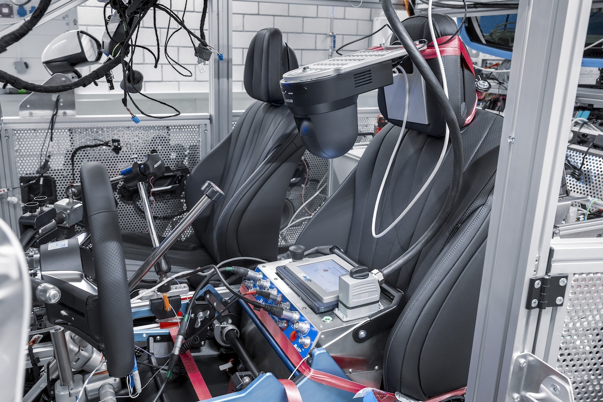 Mercedes-Benz: efficienza elettrica e ibrida per il futuro della mobilità