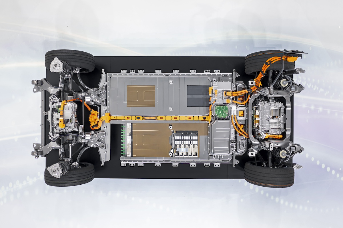 Mercedes-Benz: efficienza elettrica e ibrida per il futuro della mobilità
