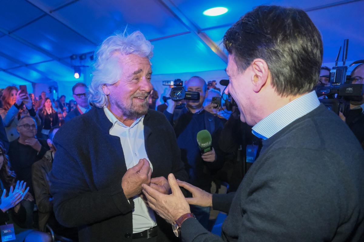 M5s, la crisi infinita (nonostante il doppio successo). In Emilia crolla al 3,55%. “Ridotti a cespuglietto dei dem” M5s, la crisi infinita (nonostante il doppio successo). In Emilia crolla al 3,55%. “Ridotti a cespuglietto dei dem”