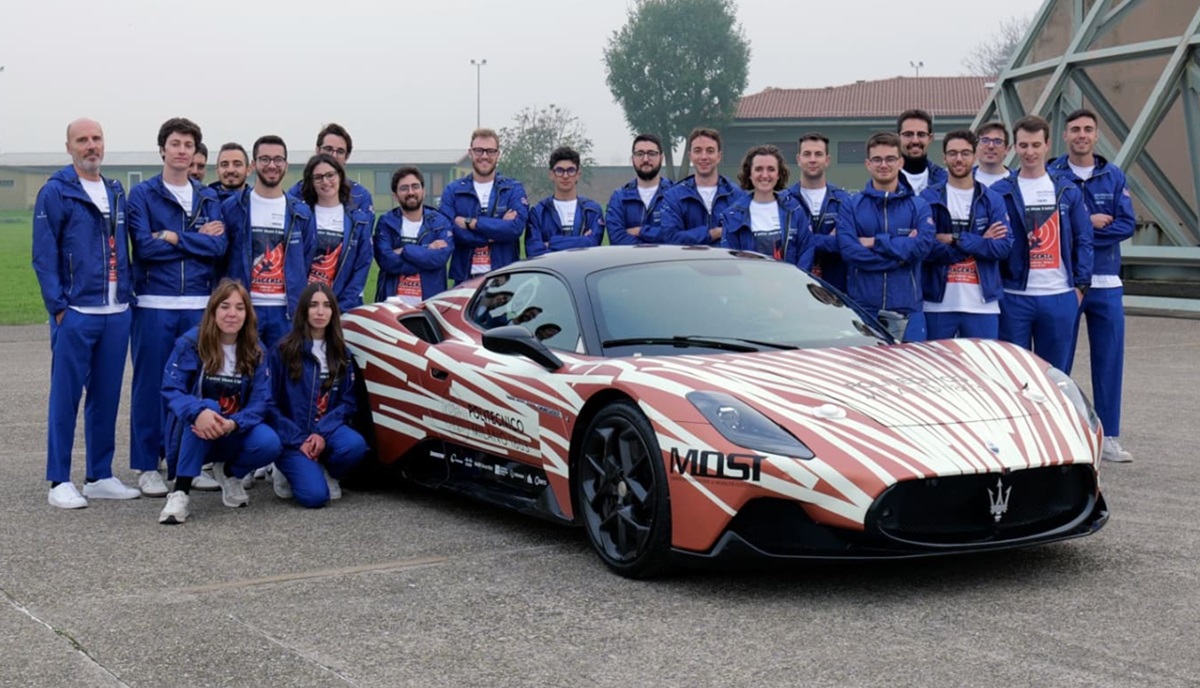 L’auto guidata dall’Intelligenza artificiale a 285 km/h: il record mondiale del Politecnico di Milano L’auto guidata dall’Intelligenza artificiale a 285 km/h: il record mondiale del Politecnico di Milano