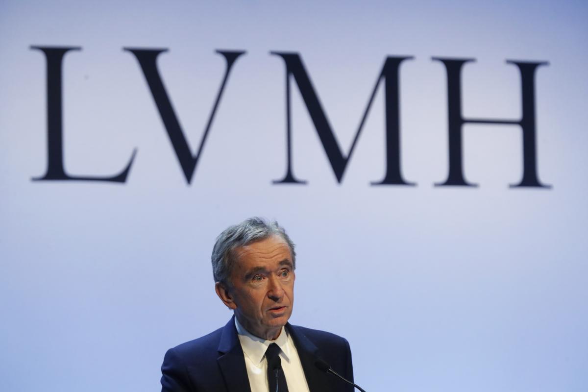 Lvmh, l’allarme dazi mette sotto sopra il cognac: sciopero del personale di Hennessy contro i piani di imbottigliamento in Cina Lvmh, l’allarme dazi mette sotto sopra il cognac: sciopero del personale di Hennessy contro i piani di imbottigliamento in Cina