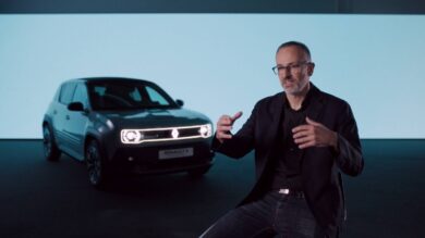 Renault 4 E-Tech Electric: la tecnologia LED che ridefinisce il design dei fari delle auto