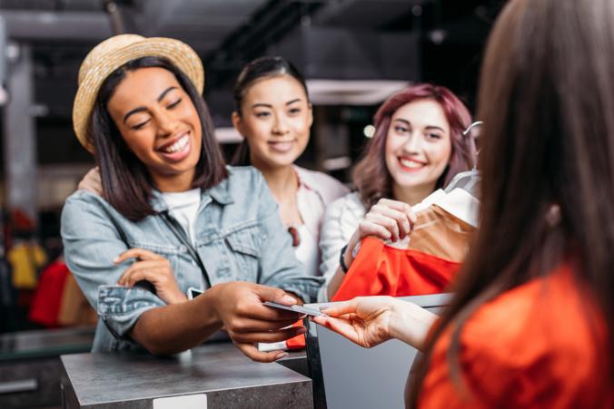 Black Friday, gli italiani hanno le mani bucate: boom di acquisti…quasi 230€ a persona Black Friday, gli italiani hanno le mani bucate: boom di acquisti…quasi 230€ a persona