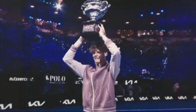 La commovente dedica dell’allenatore di Jannik Sinner al tennista numero uno al mondo. VIDEO