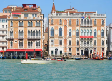 Hotel Bauer, un pezzo storico di Venezia passa di mano: venduto per 300 milioni di euro. Ecco chi è il nuovo ricchissimo proprietario