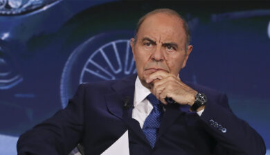 Ascolti tv, Vespa sotto al 20%. De Martino soffre la Davis (Striscia la Notizia no). Gruber-Del Debbio? E’ andata così