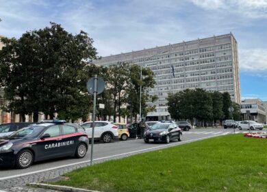 Mazzette all’Ufficio del Condono dell’Eur: 6 misure cautelari per dipendenti e tecnici esterni. Su un foglio il numero della pratica e il denaro ricevuto