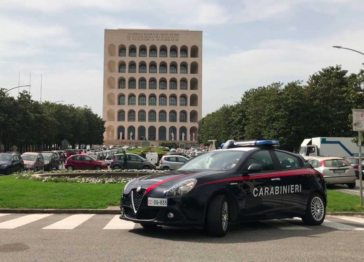 Mazzette all’Ufficio del Condono dell’Eur: 6 misure cautelari per dipendenti e tecnici esterni. Su un foglio il numero della pratica e il denaro ricevuto Mazzette all’Ufficio del Condono dell’Eur: 6 misure cautelari per dipendenti e tecnici esterni. Su un foglio il numero della pratica e il denaro ricevuto