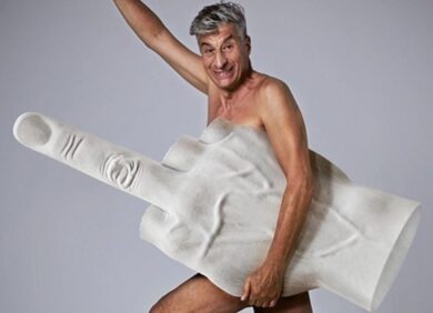 Non solo la banana da 6 milioni di dollari. Dopo l’arte, Maurizio Cattelan venderà anche case: la nuova società