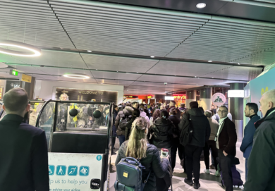 Allarme sicurezza a Gatwick, evacuato un terminal | video