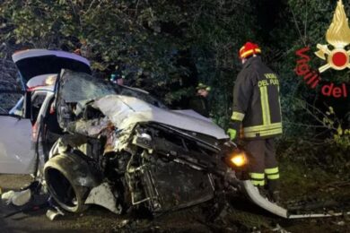 Scontro tra auto a Novara, muore un bimbo di 8 anni. Grave il fratellino di 4