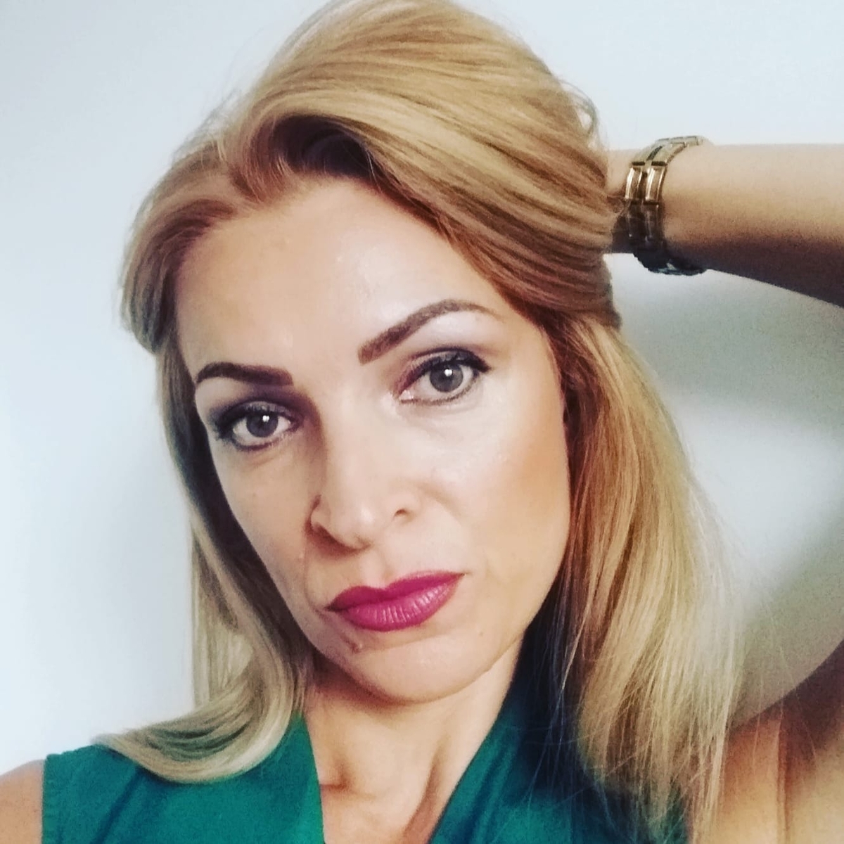 Chi è la moglie di Vannacci. Camelia Mihailescu, la romena con due lauree che ha stregato il generale e non è gelosa