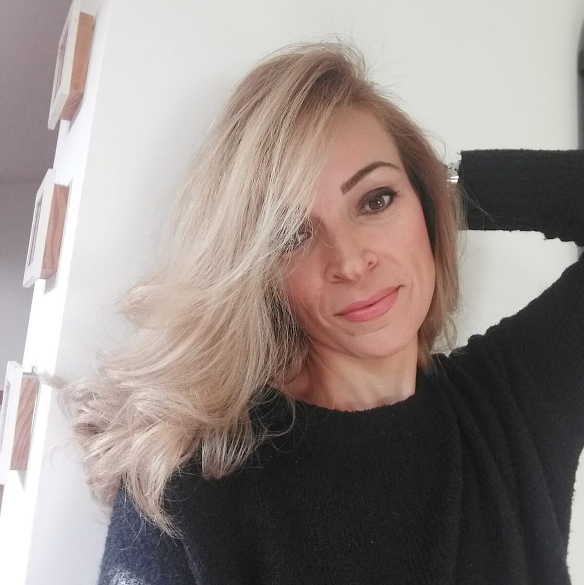 Chi è la moglie di Vannacci. Camelia Mihailescu, la romena con due lauree che ha stregato il generale e non è gelosa