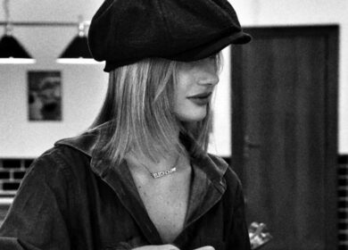 Addio alla pescivendola più bella d’Italia, a Roma c’è la barbiera più bella d’Italia e lavora alla Garbatella